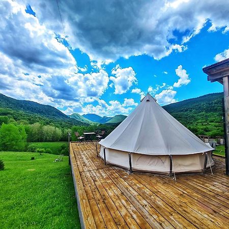 The Hunters Glamping Hotell Ciudanovita Eksteriør bilde