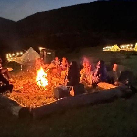The Hunters Glamping Hotell Ciudanovita Eksteriør bilde