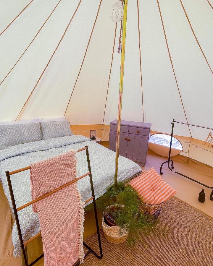The Hunters Glamping Hotell Ciudanovita Eksteriør bilde