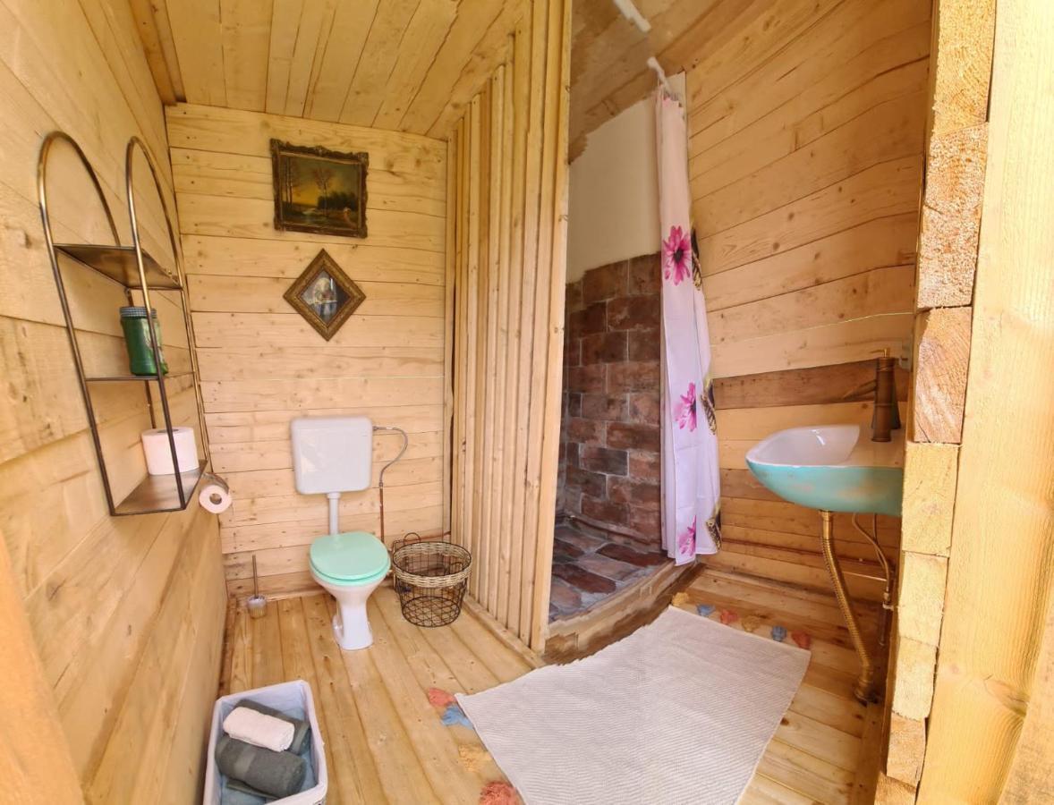 The Hunters Glamping Hotell Ciudanovita Eksteriør bilde