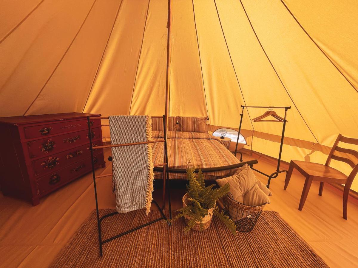 The Hunters Glamping Hotell Ciudanovita Eksteriør bilde