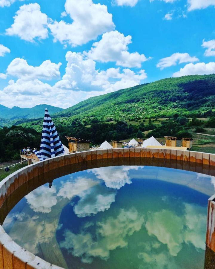The Hunters Glamping Hotell Ciudanovita Eksteriør bilde