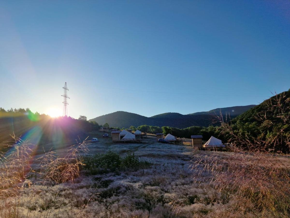 The Hunters Glamping Hotell Ciudanovita Eksteriør bilde