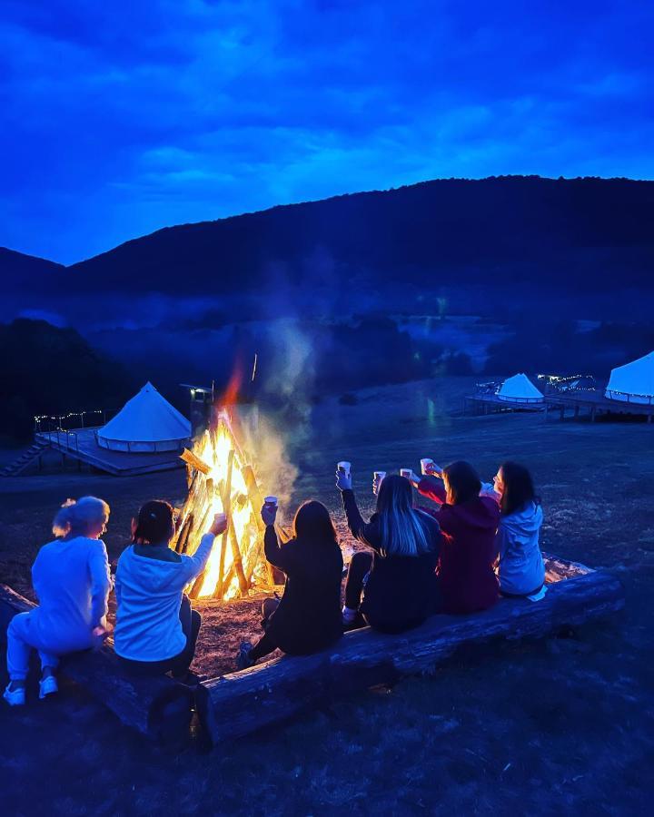 The Hunters Glamping Hotell Ciudanovita Eksteriør bilde